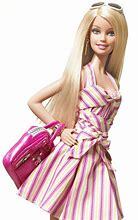 Mattel commercialise la "Barbie bizarre" du film de Greta Gerwig