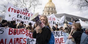 8e jour de grve, manifestation, Paris, tudiants, mgaphone, rforme des retraites