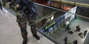 Aéroports, sûreté, terrorisme, armée, Roissy-Charles-de-Gaulle, CDG, surveillance aéroportuaire, ADP,