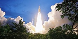 Ariane 5 place en orbite deux satellites de telecommunications