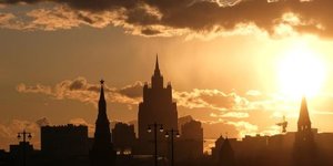 Coronavirus: vols internationaux suspendus en russie, commerces fermes a moscou