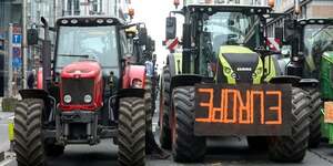 Des agriculteurs manifestant a bruxelles, en belgique
