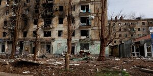 Des batiments residentiels lourdement endommages par des frappes militaires russes permanentes dans la ville d'avdiivka, en ukraine