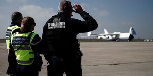 Des gendarmes a l'aeroport paris vatry