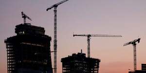 des grues A Paris photo d& 39 illustration