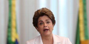 Dilma rousseff devant les senateurs pour son proces en destitution