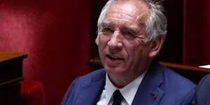 France: bayrou survit a une huitieme motion de censure a l& 39 assemblee