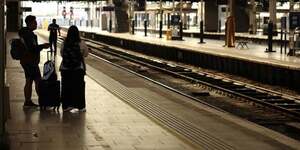 Grande-bretagne: les conducteurs de huit compagnies ferroviaires votent la greve