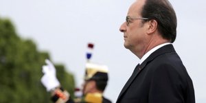 Hollande rappelle la regle a macron