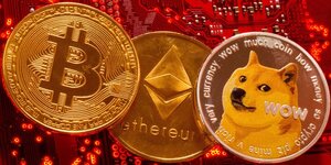 Illustration montre les crypto-monnaies bitcoin, ethereum et dogecoin