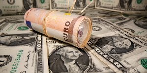 L'euro atteint 1,21 dollar, au plus haut depuis avril 2018