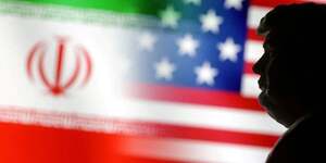 L& 39 illustration montre un modele miniature imprime en 3d du president americain donald trump, ainsi que des drapeaux des etats-unis et de l& 39 iran.