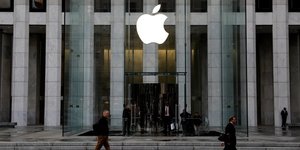 La commission europeenne ouvre une enquete sur les pratiques d'apple