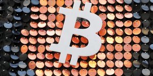 Le bitcoin depasse 50.000 dollars pour la premiere fois