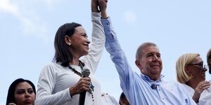 Le candidat a la presidentielle du venezuela, edmundo gonzalez, avec la chef de l'opposition maria corina machado a caracas