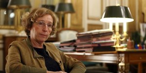 Le gouvernement ne "se precipitera pas" sur le smic, dit penicaud