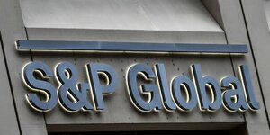 Le logo de s& p global dans le quartier financier de new york