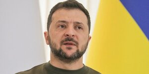 Le president ukrainien volodimir zelensky donne une conference de presse a odesa