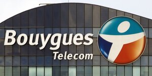 Logo de bouygues telecom sur la facade du siege de l'entreprise a issy-les-moulineaux