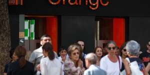 Orange "travaille activement" a une consolidation en espagne, selon le pdg