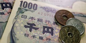 Photo d'illustration des pieces de monnaie et des billets en yens japonais