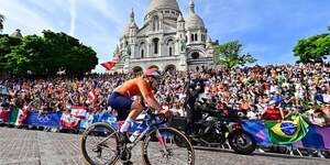 Pour l& 39 arrivEe du Tour de France, en derniEre ligne droite avant les Champs-ElysEes, les coureurs cyclistes traverserons les rues escarpEes de la butte Montmartre, rappelant A ses riverains l& 39 euphorie des Jeux olympiques, un an plus tard.