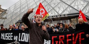 Retraites: les opposants a la reforme multiplient les actions surprise