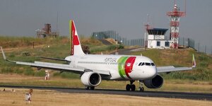 Un avion de tap air portugal a l'aeroport de lisbonne