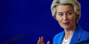 Ursula von der leyen, lors d'une conference de presse a berlin