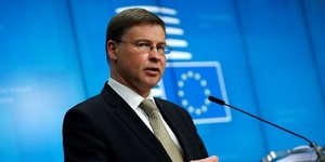 Valdis Dombrovskis commission europEenne