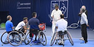 Yannick Noah et ses joueurs en février, à Paris.